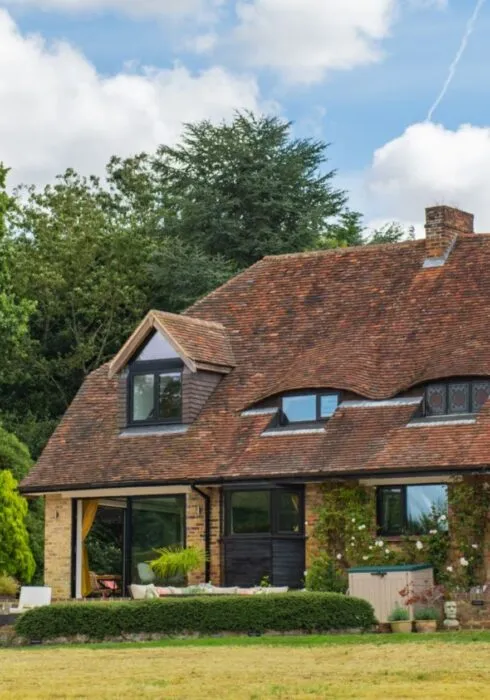 Front view of The Folly, a stunning thatch-roof cottage in Meopham
