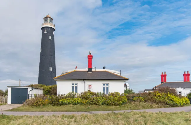 Photo of West Cottage in Dungeness, with the famous roundhouse next to it