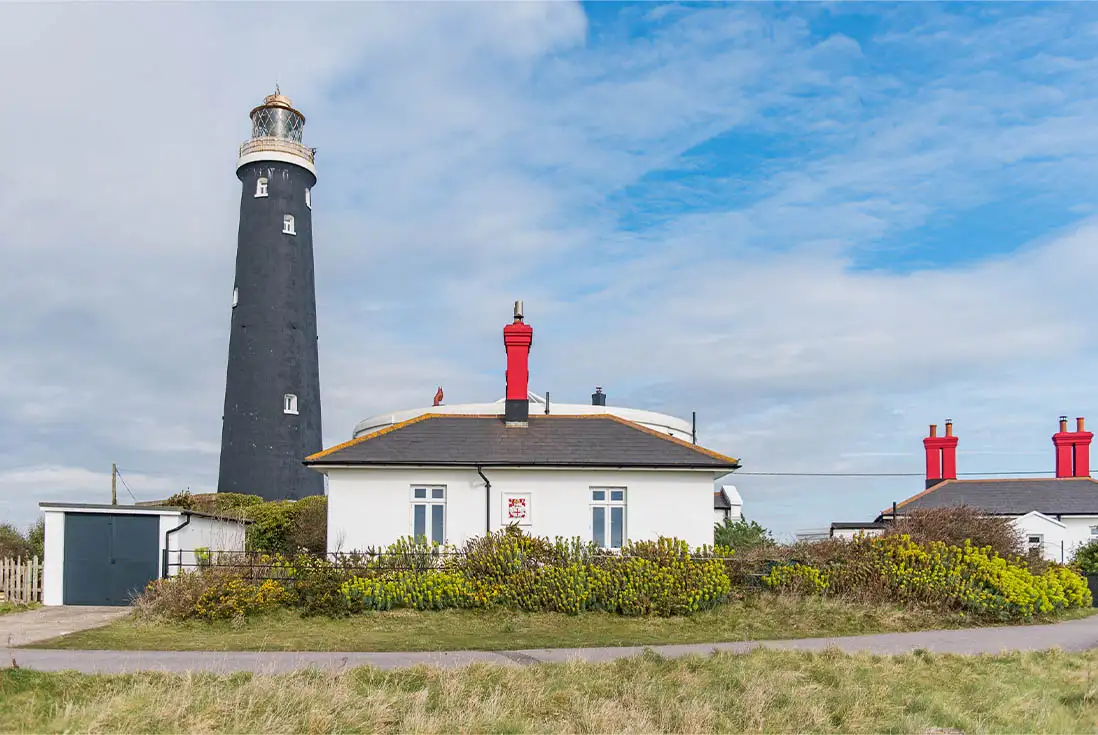 Photo of West Cottage in Dungeness, with the famous roundhouse next to it