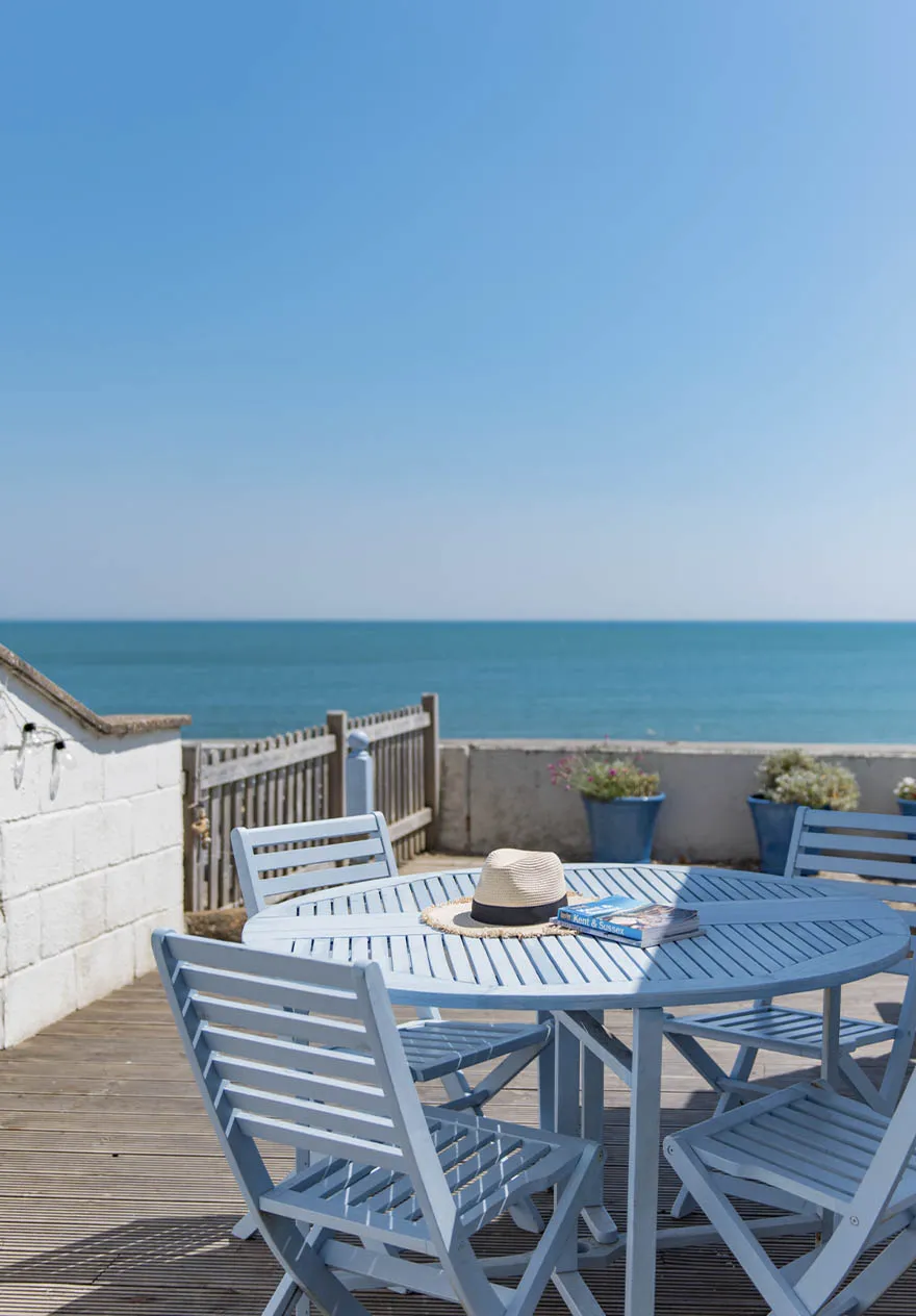 Deck and al fresco dining – Wave Cottage – coastal holiday cottage