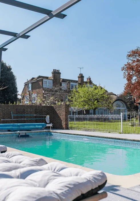 Craythornes swimming pool – Holiday homes with pools – Bloom Stays