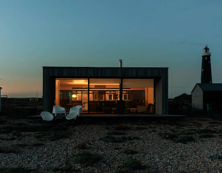 El Ray exterior shot at night time