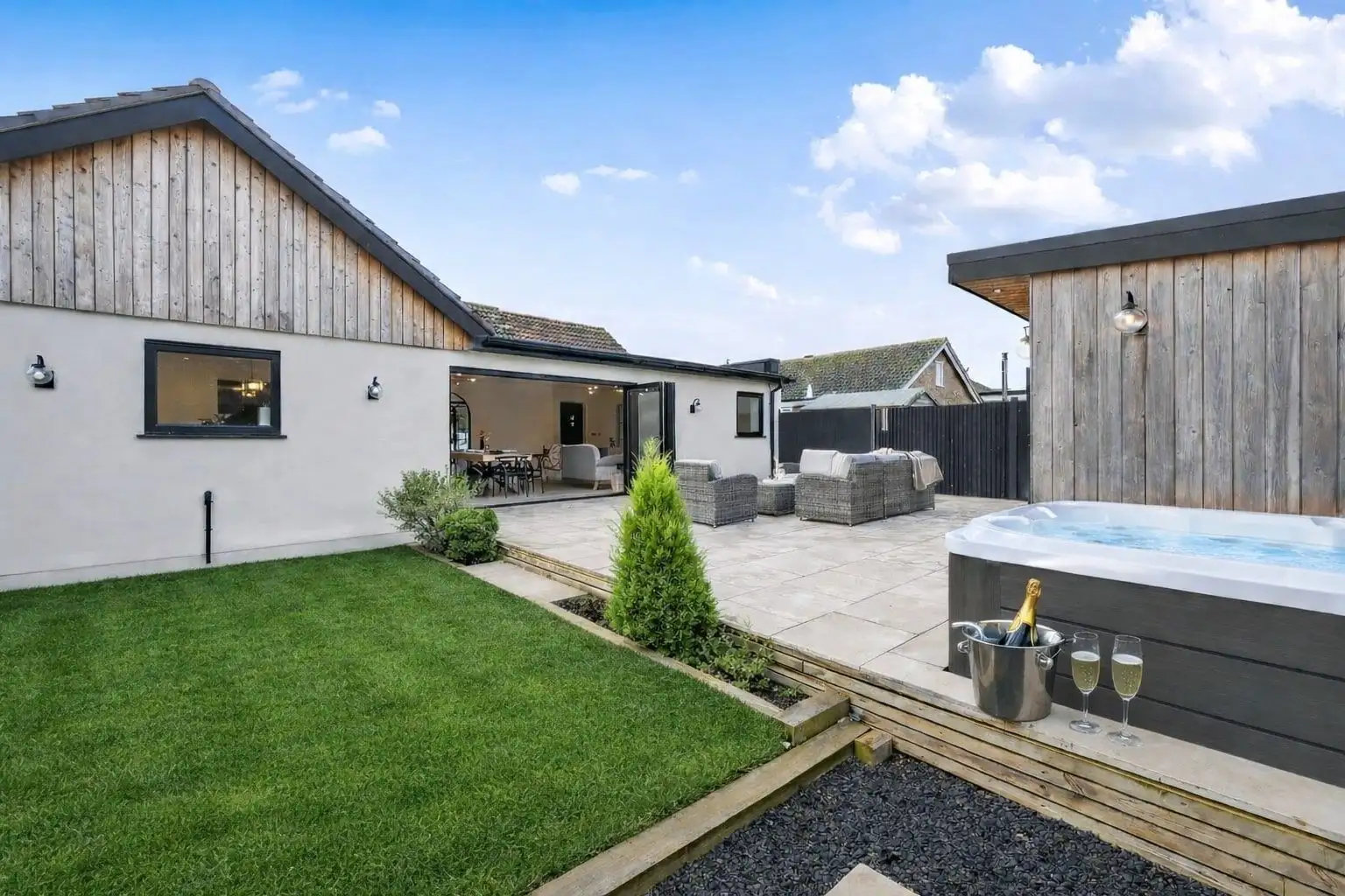 Sotine Beach House, Greatstone | Bloom Stays