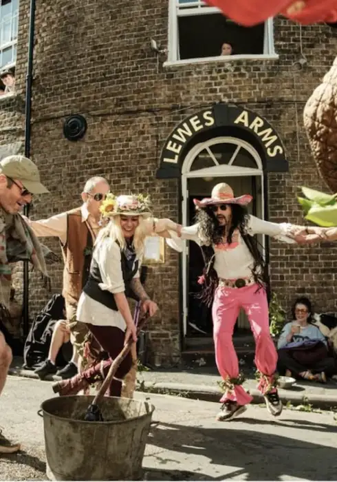 Dwyle-Flunking at The Lewes Arms | Bloom Stays